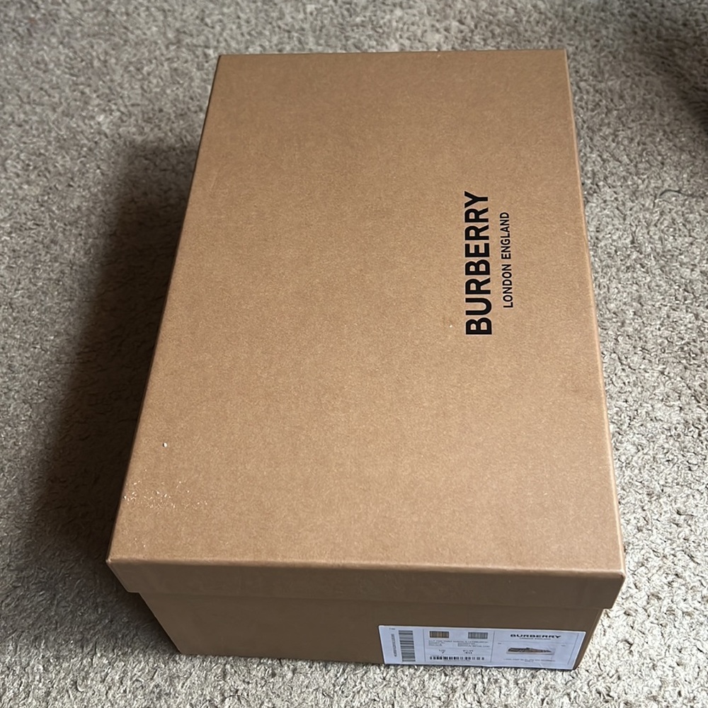 BURBERRY SNEAKERS / SLIP-ON / LOAFERS FOR WOMEN. EU SIZE 40; UK 7. - Picture 8 of 9